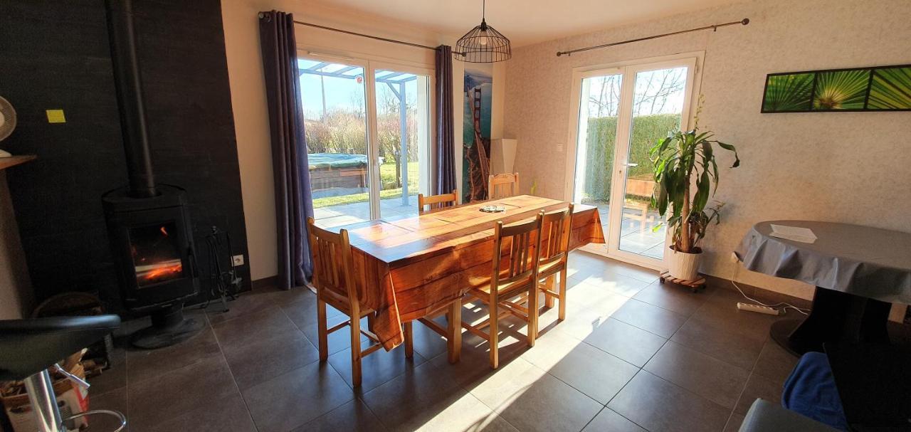 1 Chambre Privative Avec Bureau Et Cuisine Dans Maison 105 M2 Montfaucon Montfaucon  Exterior photo